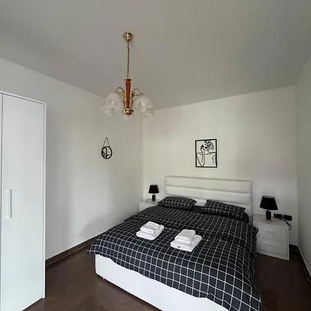 Dennys At Blloku Apartmán Tirana