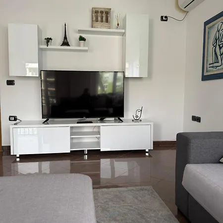 Dennys At Blloku * Tirana