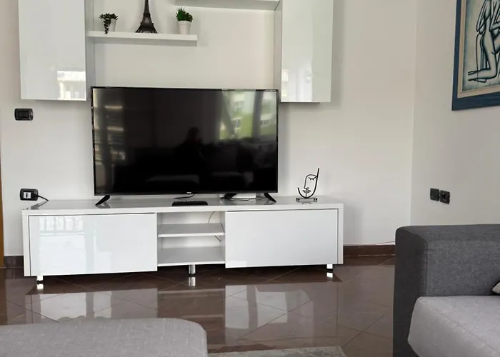 Dennys At Blloku * Tirana