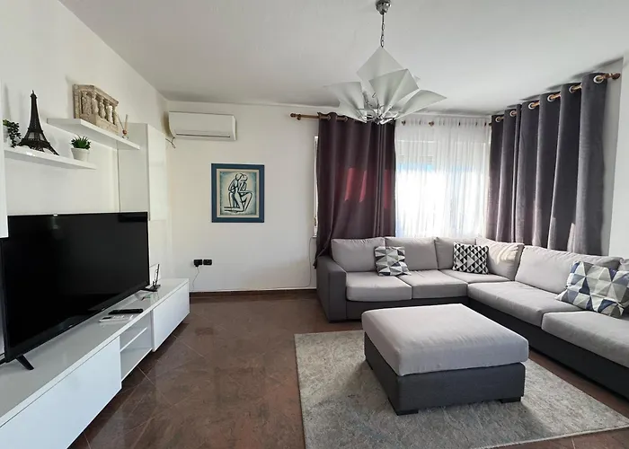 Dennys At Blloku * Τίρανα