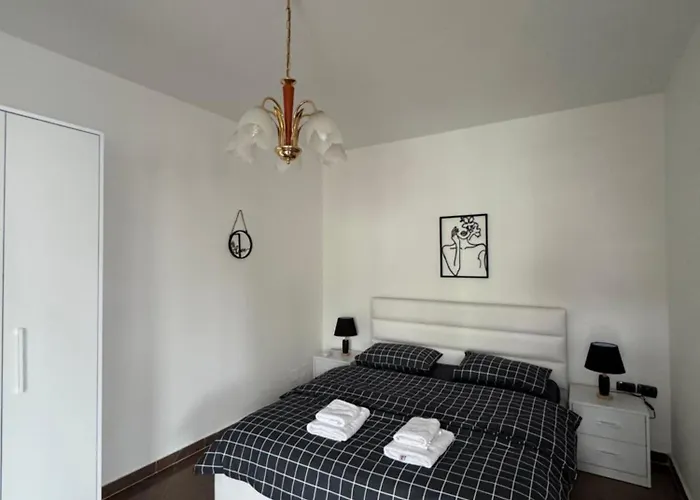 Dennys At Blloku Lägenhet Tirana